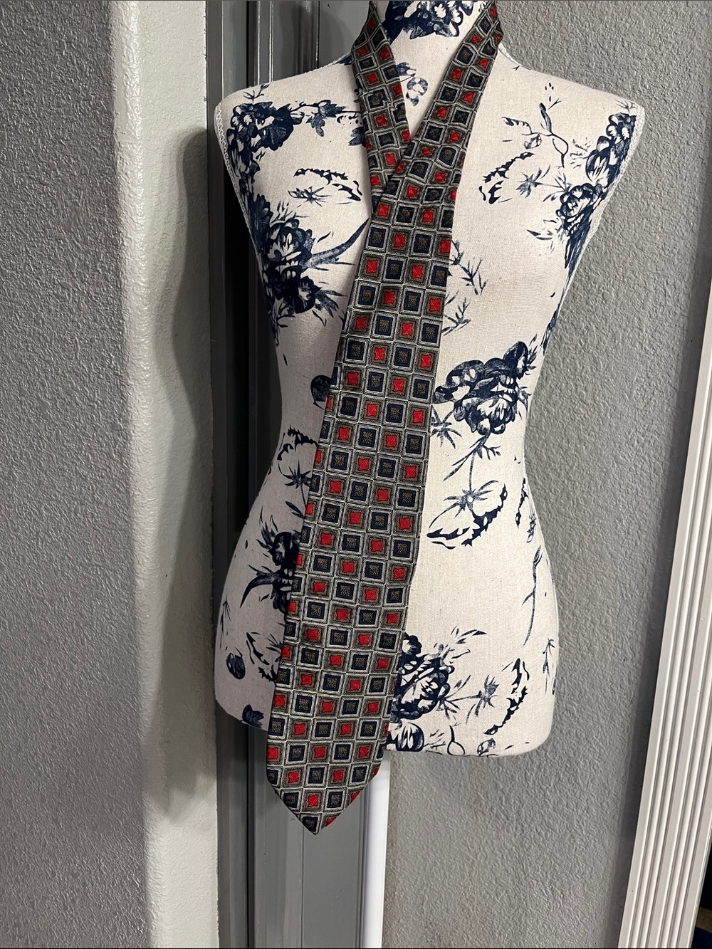 Van Heusen Red and Gray Geometric Silk Tie